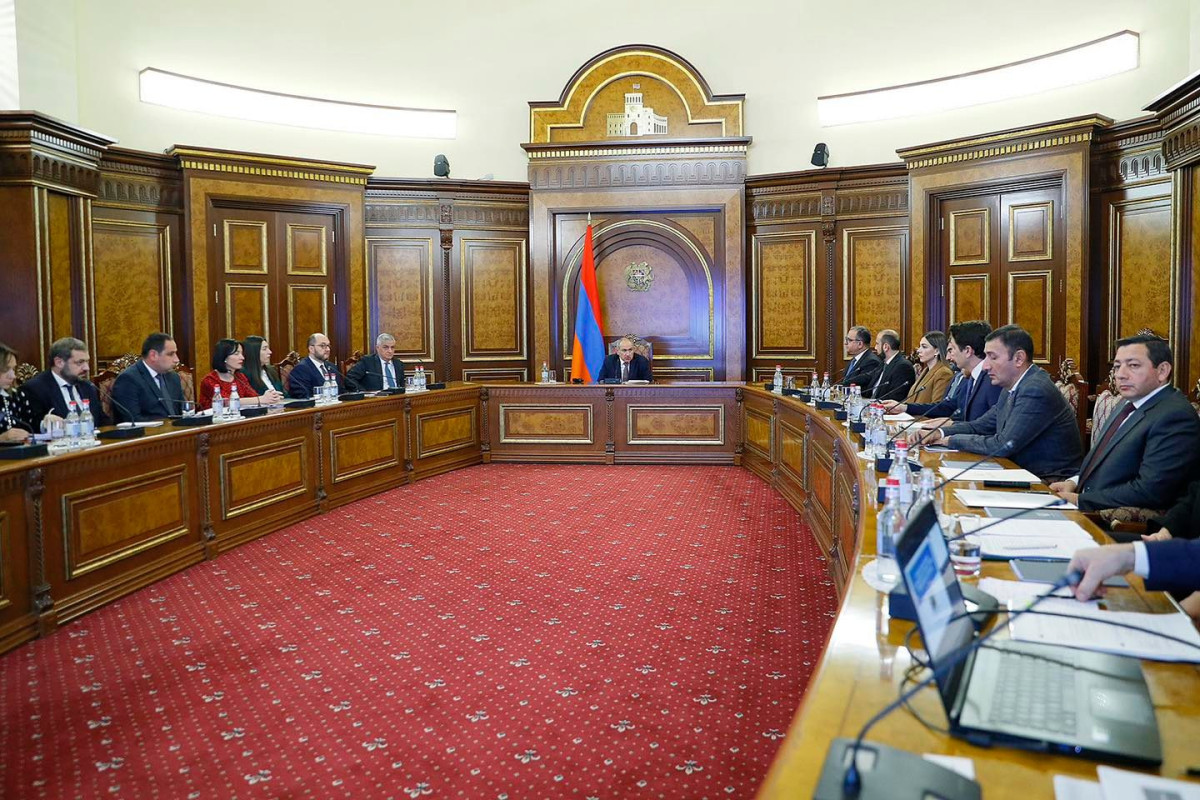 Pashinyan chairs consultations on budget performance report