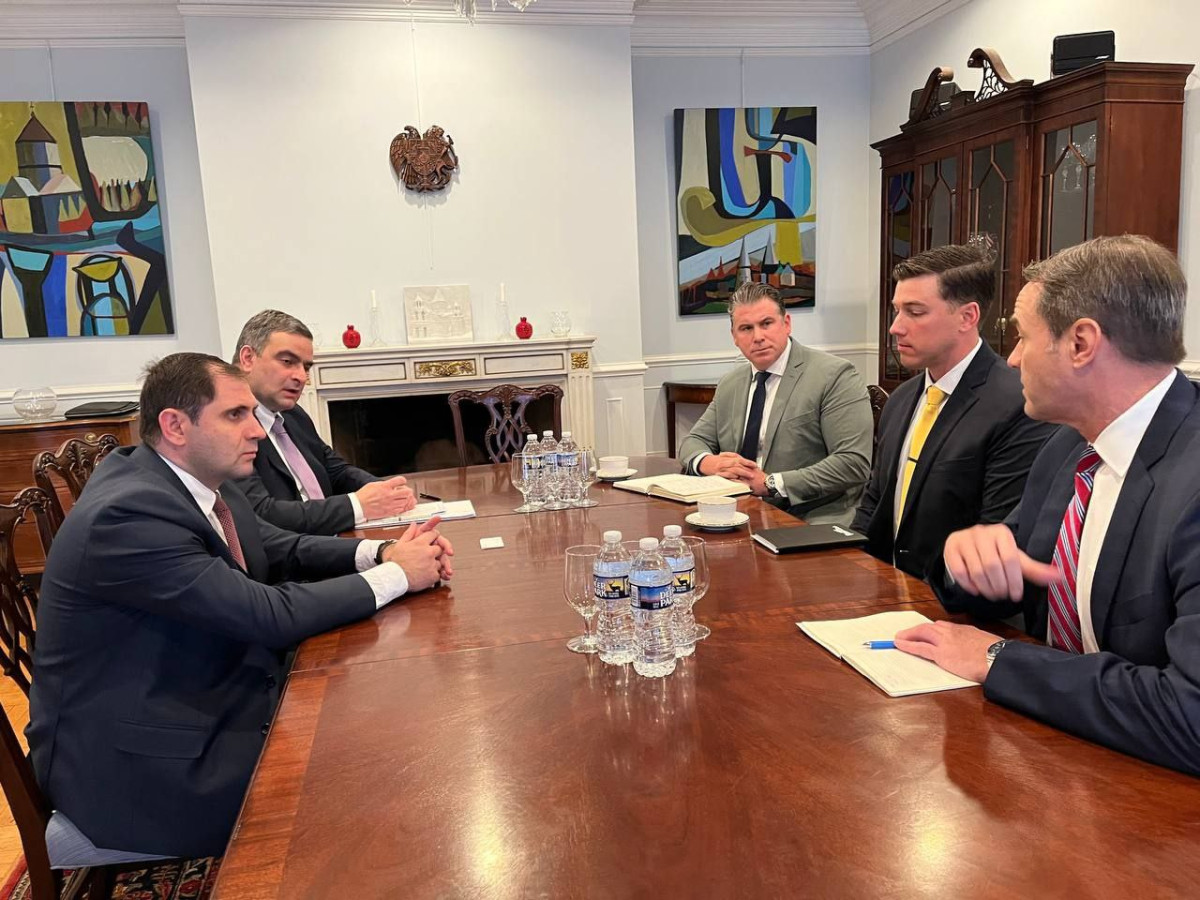 Issues related to cooperation within framework of developing new uniform of Armenia's Armed Forces were discussed