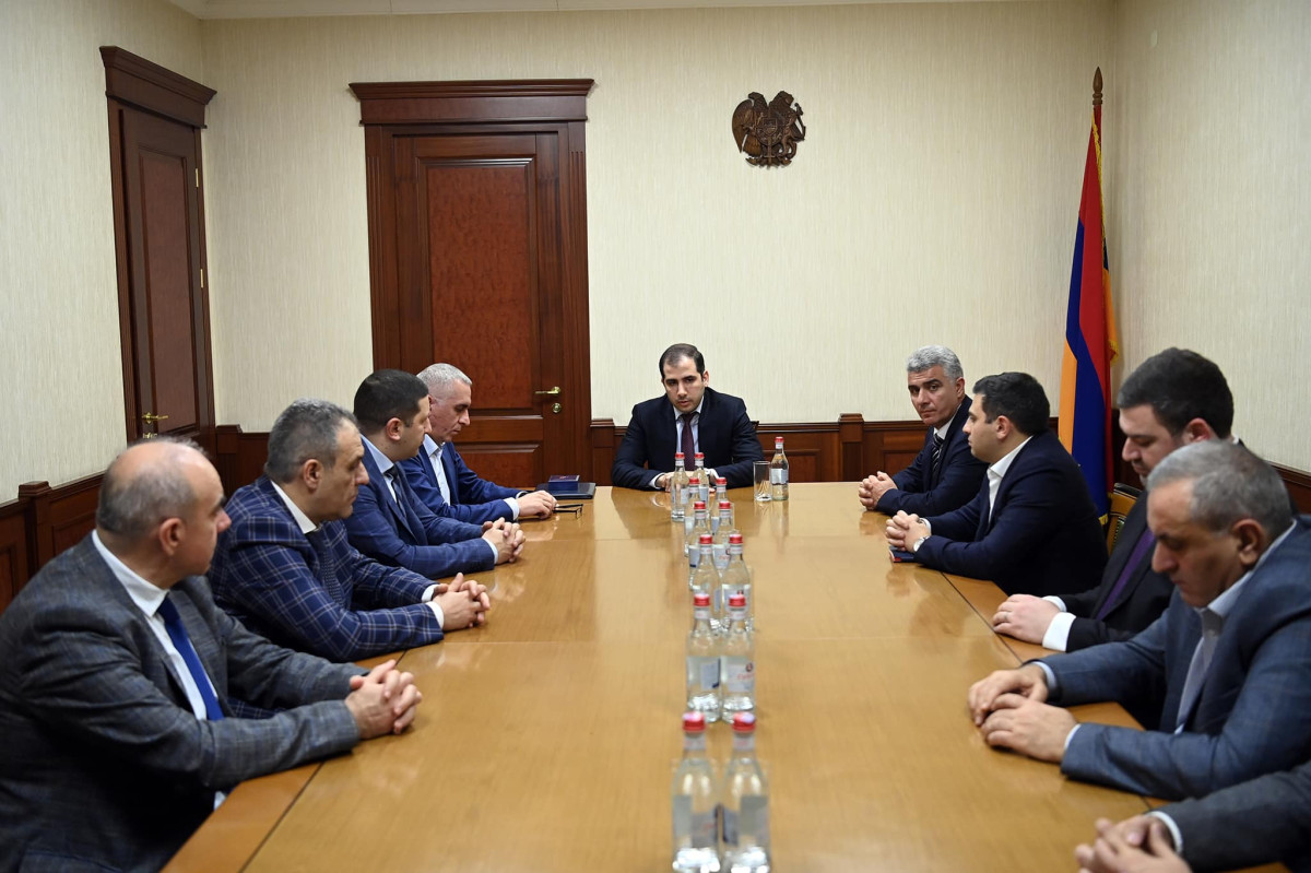 Էդուարդ Հակոբյանը կոմիտեի անձնակազմին է ներկայացրել նորանշանակ ՊԵԿ նախագահի առաջին տեղակալ Վրեժ Մխիթարյանին