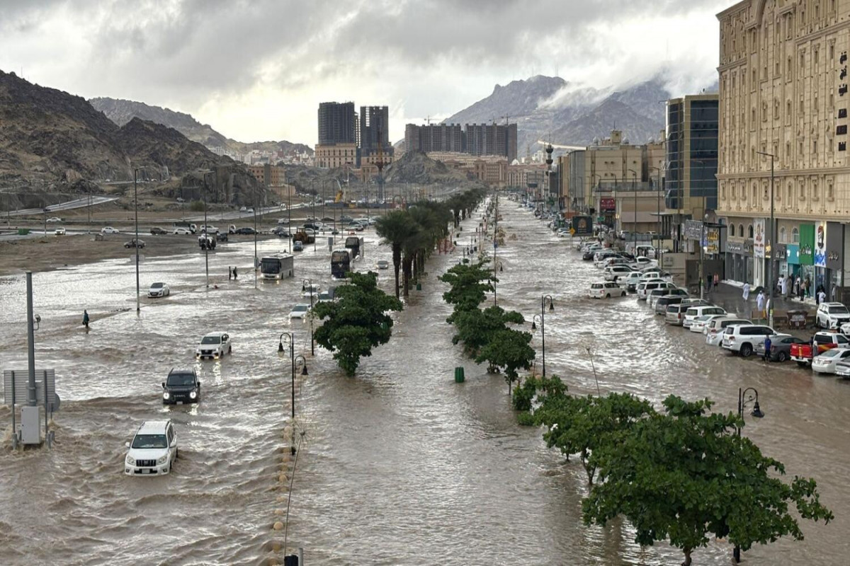 Heavy rainfall floods Mecca as week-long downpours forecast across Saudi Arabia