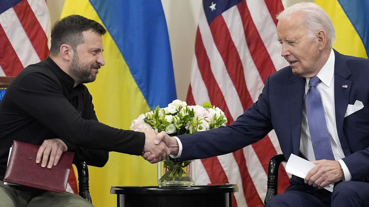 Biden and Zelensky discussed Washington's support for Kyiv and efforts to strengthen position of Ukraine