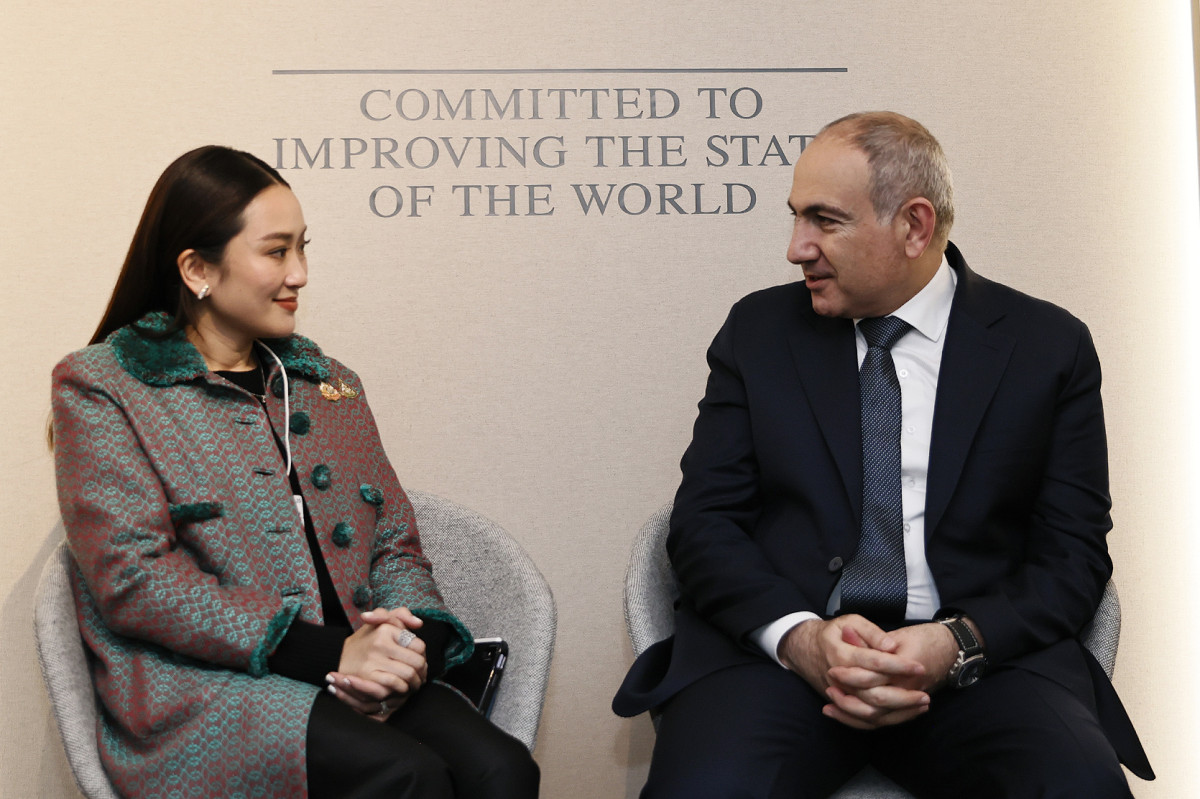 Prime Ministers of Armenia and Thailand meet in Davos