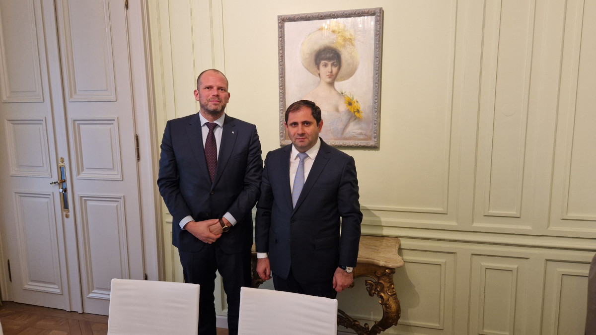Պապիկյանը և Բելգիայի պաշտպանության նախարարը քննարկել են համագործակցությանն առնչվող հարցեր
