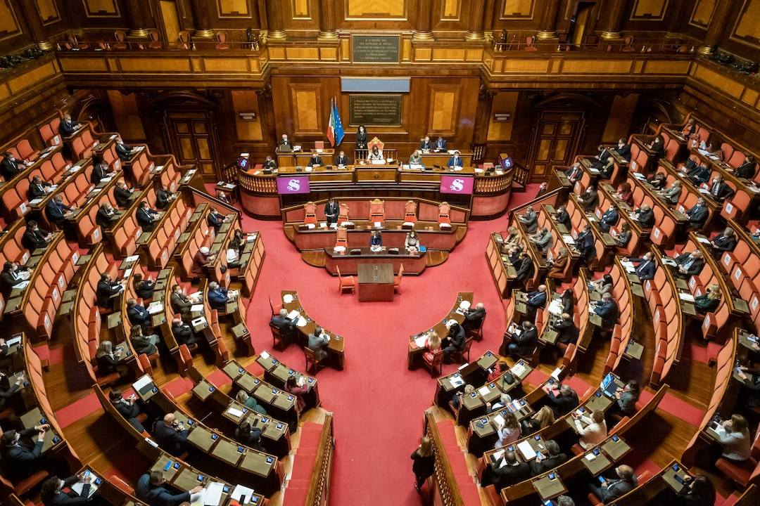 Senatda qəbul edilən qətnaməya görə, İtaliya hökuməti Ermənistan və Azərbaycan arasında sülh prosesinə yönəlmiş diplomatik fəaliyyətləri təşviq etməyi öhdəsini götürür