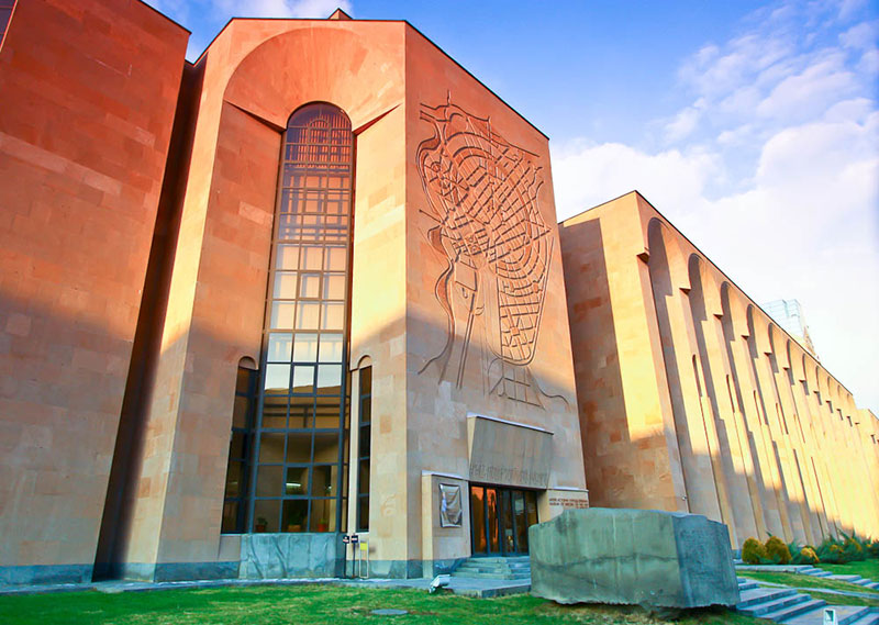 «Կնոջ  զգեստապահարանի  գաղտնիքը». ցուցահանդես Երևանի պատմության թանգարանում