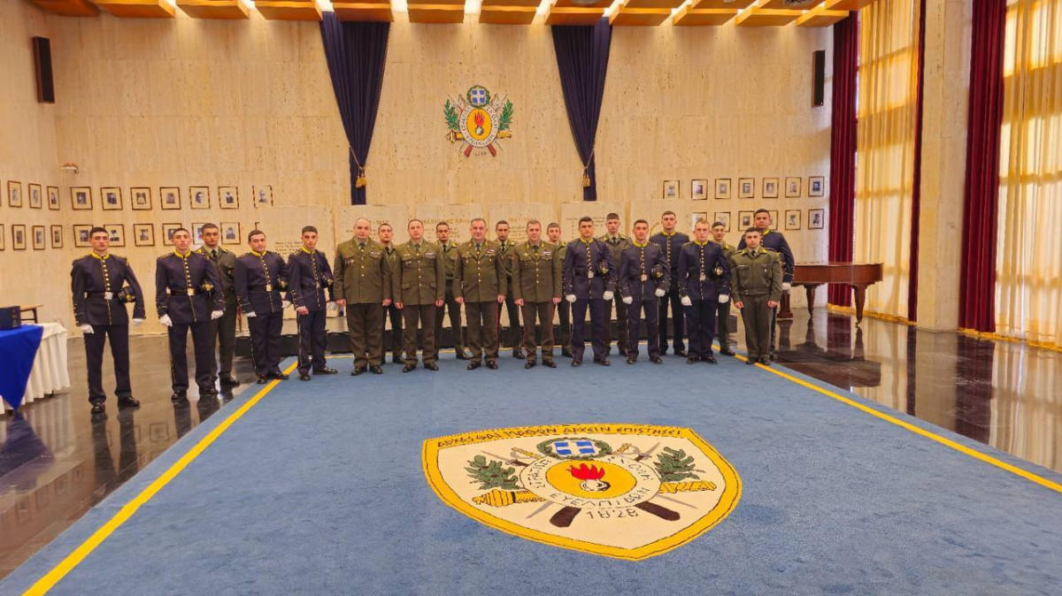 Էդվարդ Ասրյանը հանդիպել է Հունաստանի ԶՈՒ ցամաքային զորքերի ակադեմիայում սովորող հայ կուրսանտների հետ