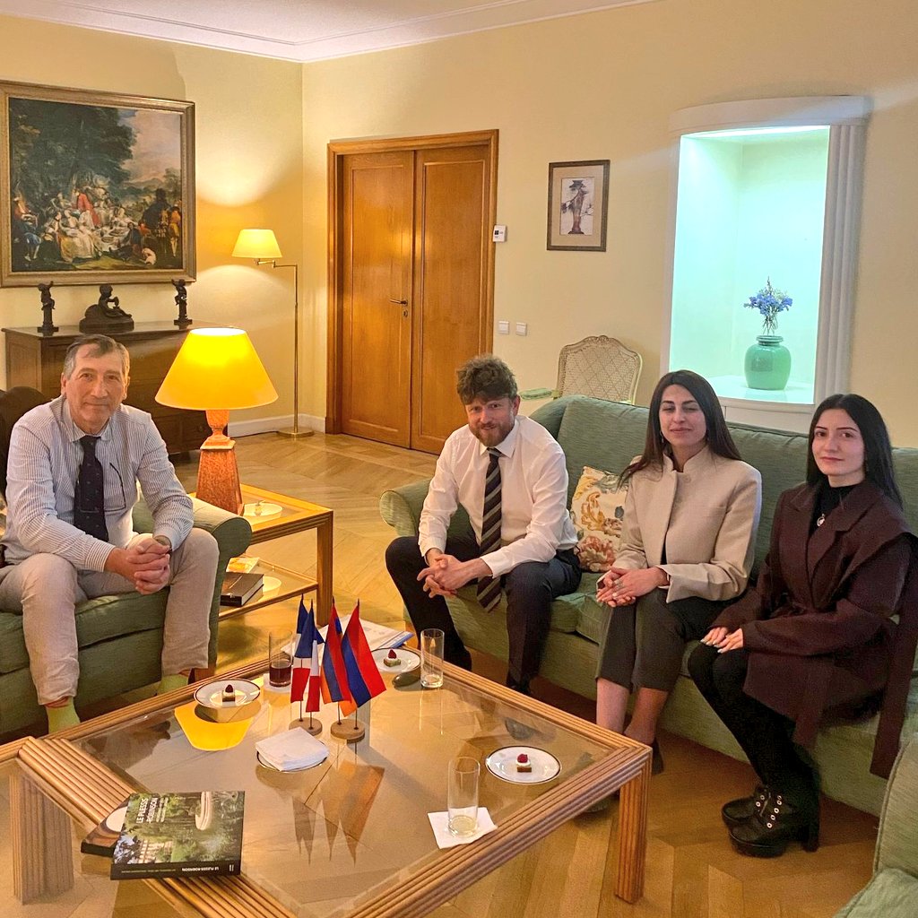 ՀՀ-ում Ֆրանսիայի դեսպանը հանդիպել է Սևանի «Զենիթ» ակադեմիայի թիմի հետ