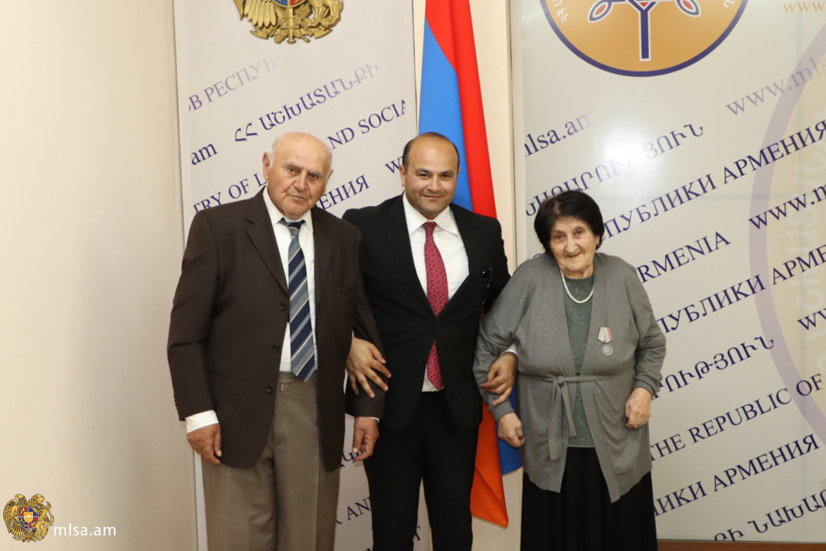 ԱՍՀ նախարար Նարեկ Մկրտչյանը հյուրընկալել է աշխատանքի վետերանների