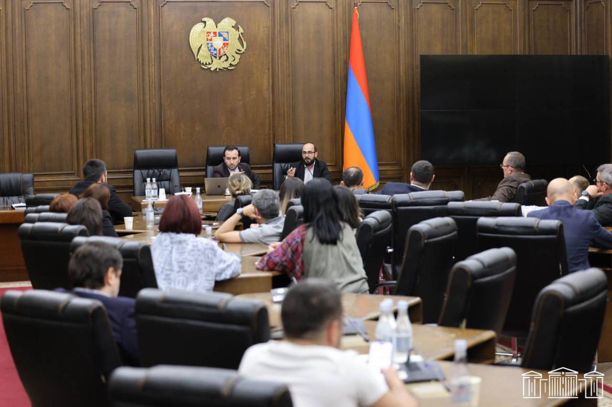 ԱԺ-ում տեղի է ունեցել «Քաղաքացիական պայմանագիր» խմբակցության նիստ