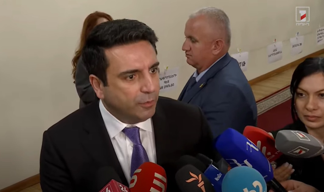 Որևիցե կապ ՔՊ կուսակցությունը չունի. Ալեն Սիմոնյանը՝ Գյումրու ավագանու անդամի՝ մանդատը վայր դնելու որոշման մասին