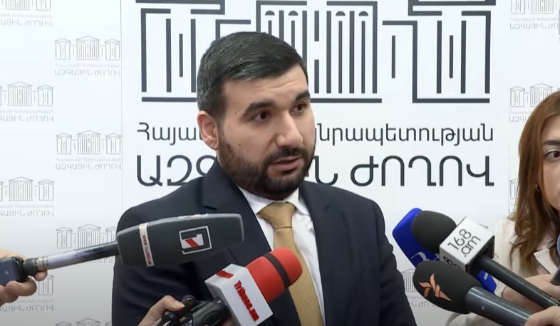 Ռոբերտ Քոչարյանը և Սերժ Սարգսյանը սարսափում են ԱԺ-ի ամբիոնի մոտ կանգնելուց. Վահագն Ալեքսանյան