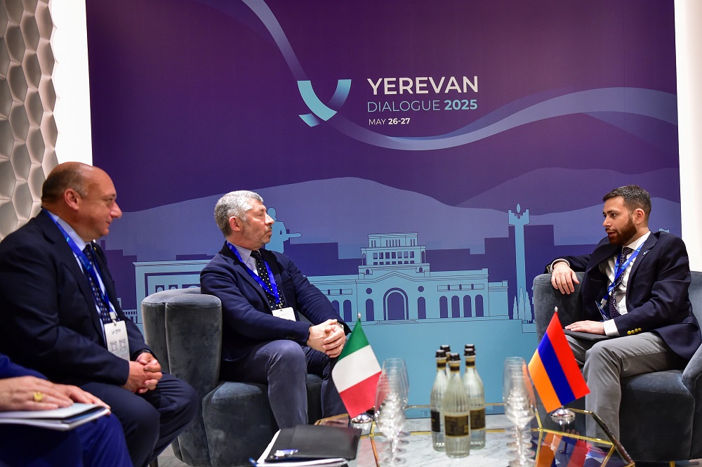 Վահան Կոստանյանը Իտալիայի Սենատի անդամի և ԱԳՆ հատուկ բանագնացի հետ մտքեր է փոխանակել խորհրդարանական համագործակցության հարցերի շուրջ