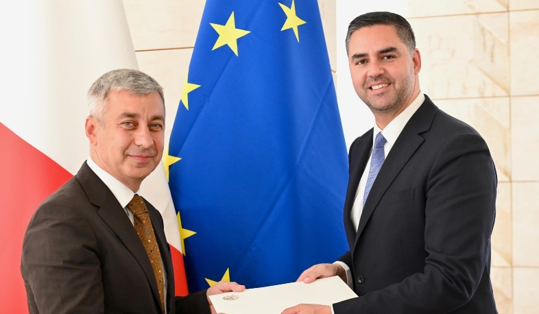 Վլադիմիր Կարապետյանն իր հավատարմագրերի պատճենն է հանձնել Մալթայի ԱԳ նախարարին