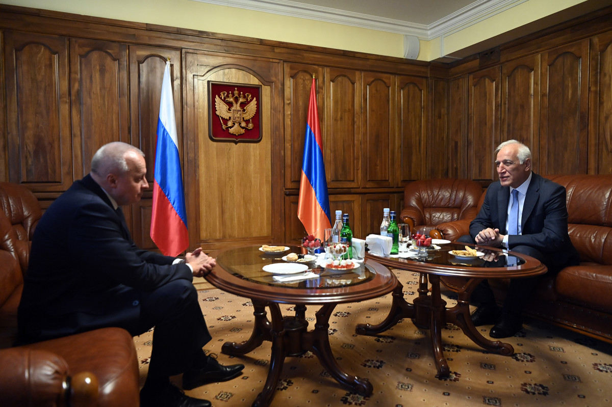 Նախագահ Խաչատուրյանը շնորհավորել է Ռուսաստանի օրվա առթիվ