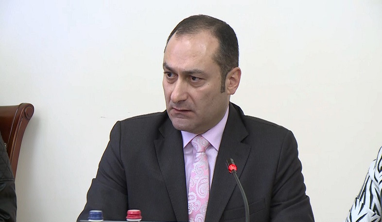 Արտակ Զեյնալյանը վայր է դրել ավագանու մանդատը