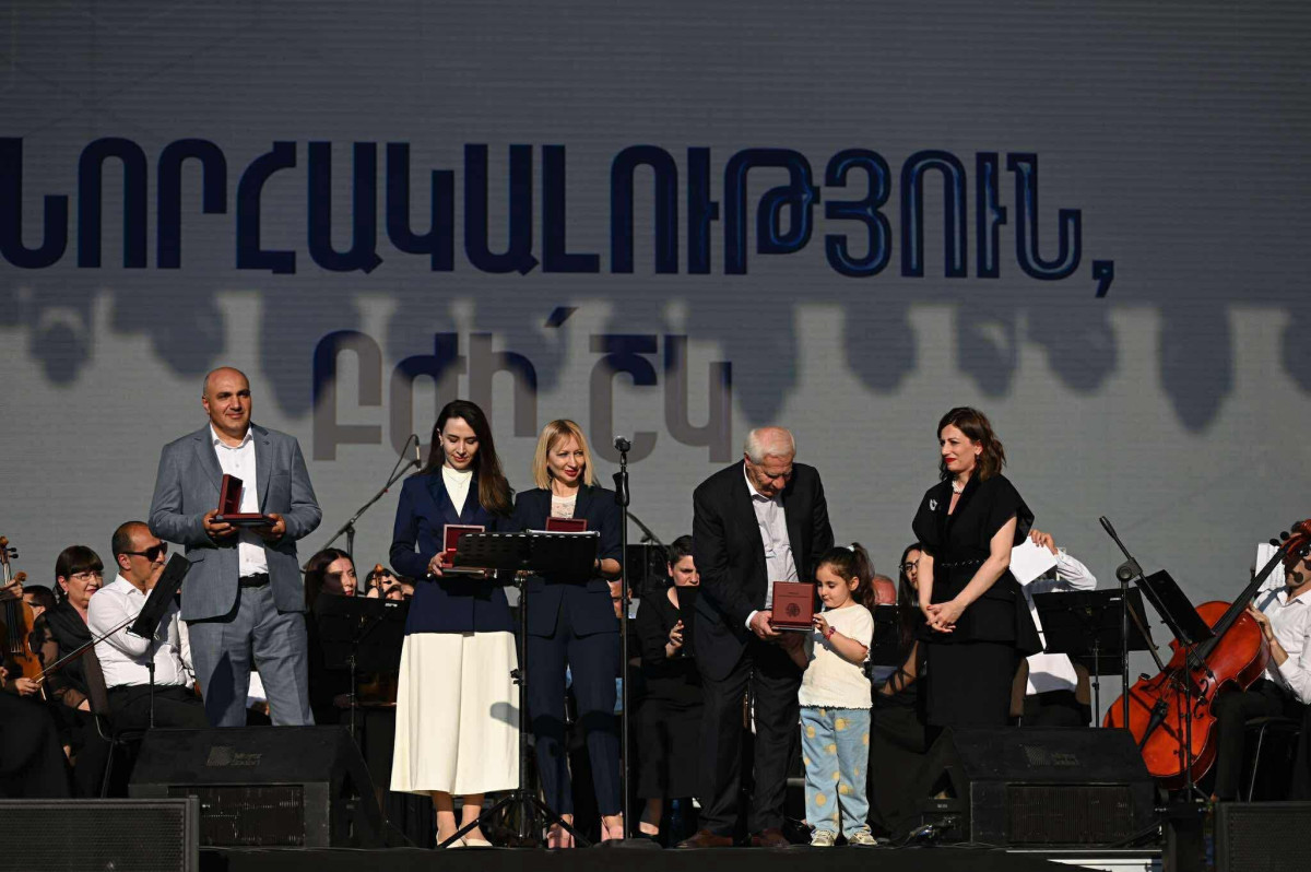 Տասնյակ բուժաշխատողներ պարգևատրվել են ՀՀ վարչապետի հուշամեդալով և առողջապահության նախարարի շնորհակալագրով