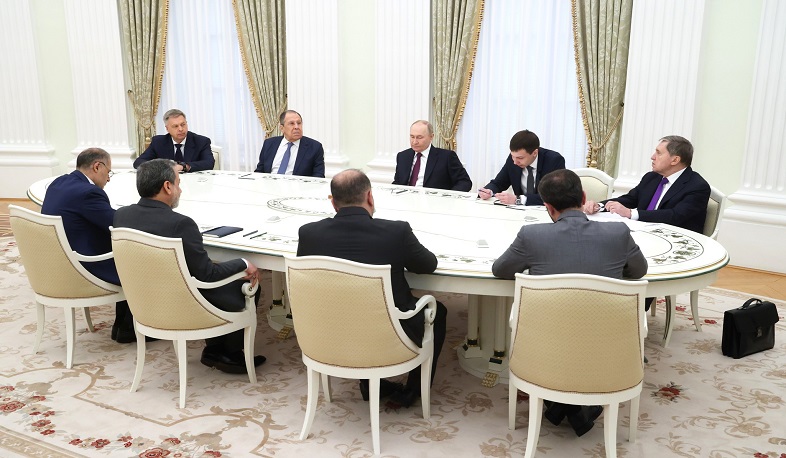 Putin İranın xarici işlər naziri ilə Yaxın Şərqdə münaqişənin gərginləşməsini müzakirə edib