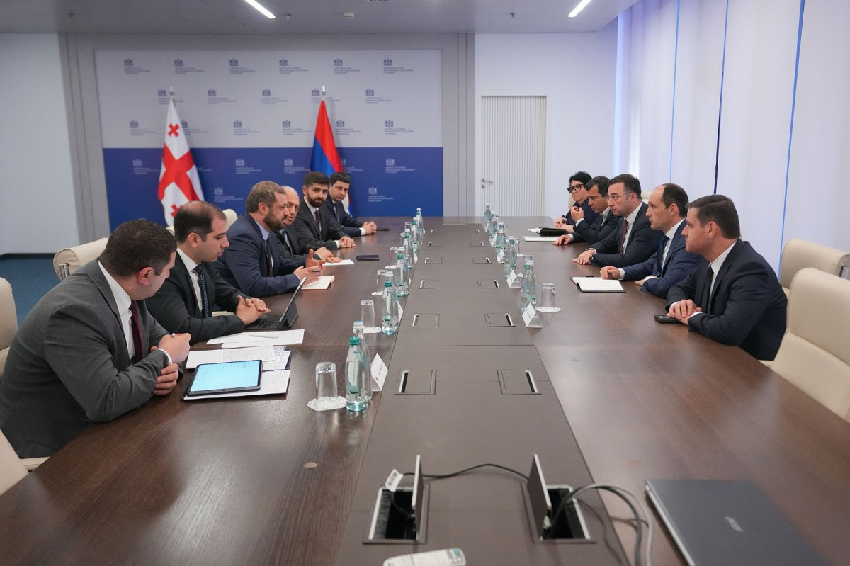Պայմանավորվածություն է ձեռք բերվել Գեզի մաքսային տերմինալից այսօր բաց թողնել հայկական կոնյակով բեռնված 55 բեռնատար. Պապոյան