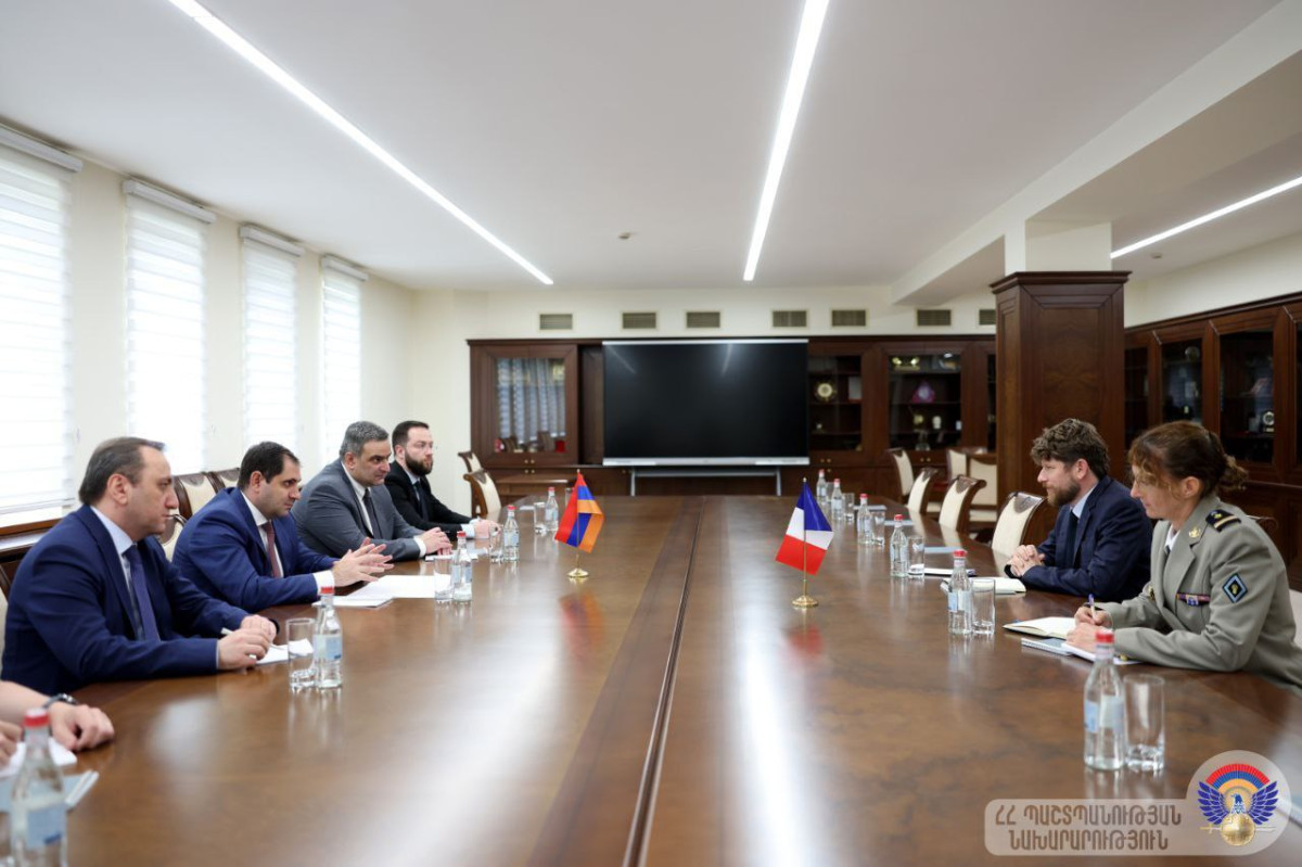 Papikyan and Decottignies discussed issues related to Armenia-France cooperation in defense sector