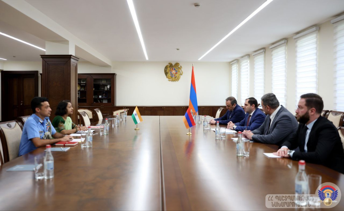 Պապիկյանն ու Հնդկաստանի դեսպանը քննարկել են պաշտպանության բնագավառում համագործակցությանն առնչվող հարցեր