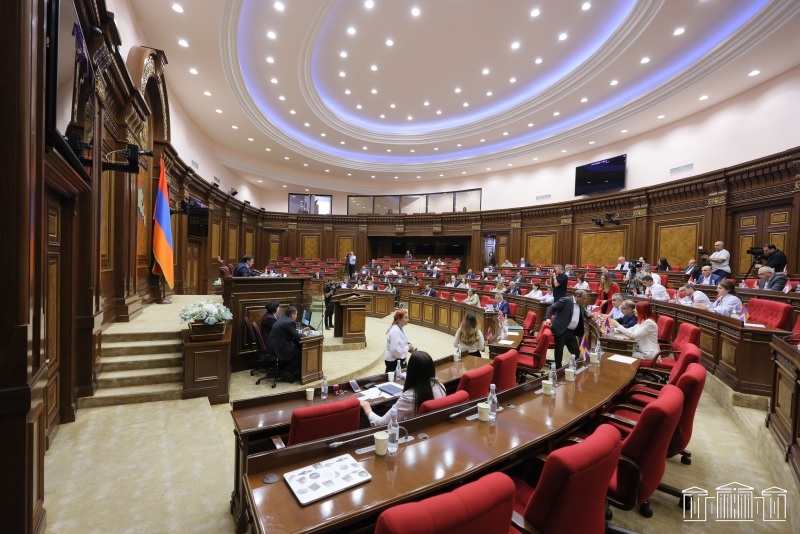 Տրանսպորտային միջոցից օգտվելիս ուղևորավարձը չվճարելու դեպքում 15 հազար դրամի տուգանք սահմանելու նախագիծն ընդունվեց