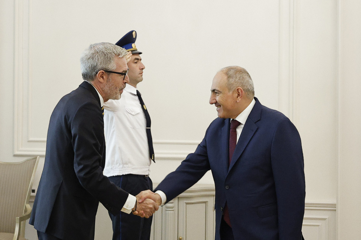 Armenian Prime Minister holds farewell meeting with Swedish Ambassador