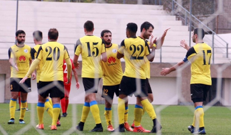 Fight for title continues in APL