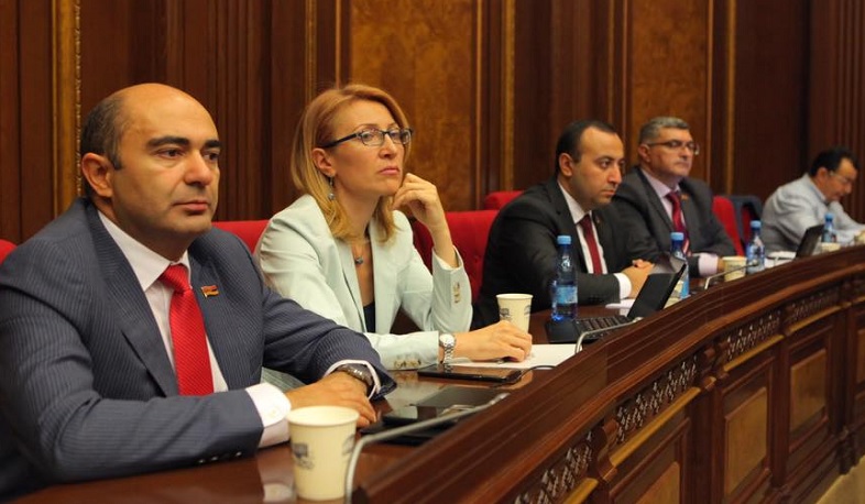 «Լուսավոր Հայաստանը» կողմ կքվեարկի Հրայր Թովմասյանի լիազորությունների դադարեցման հարցով ԱԺ նախագծին