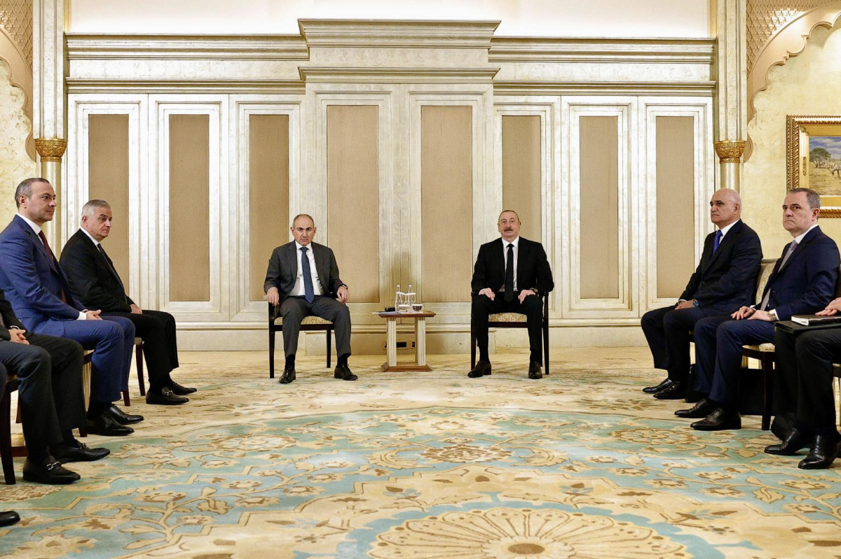 Встреча Пашиняна и Алиева завершилась