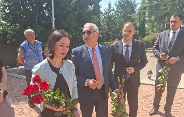Ժաննա Անդրեասյանն այցելել է Թբիլիսիի հայկական պանթեոն