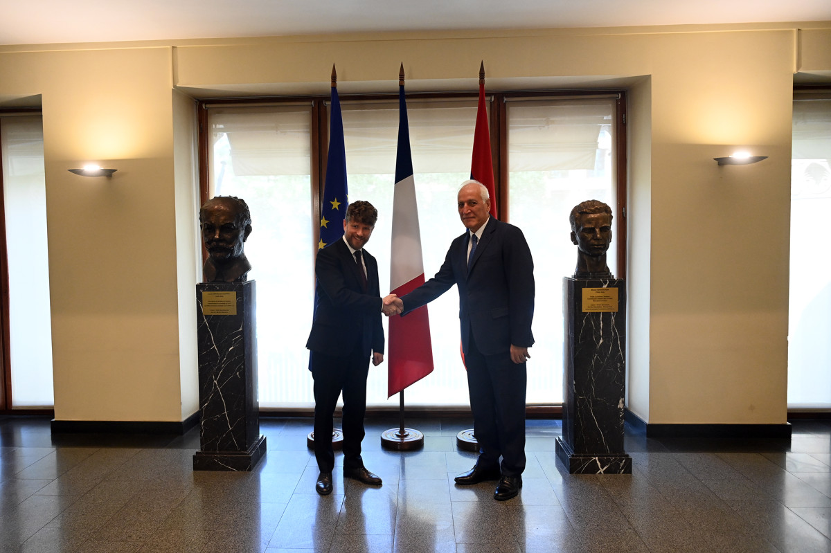Президент Армении посетил посольство Франции в Армении по случаю Национального праздника Франции