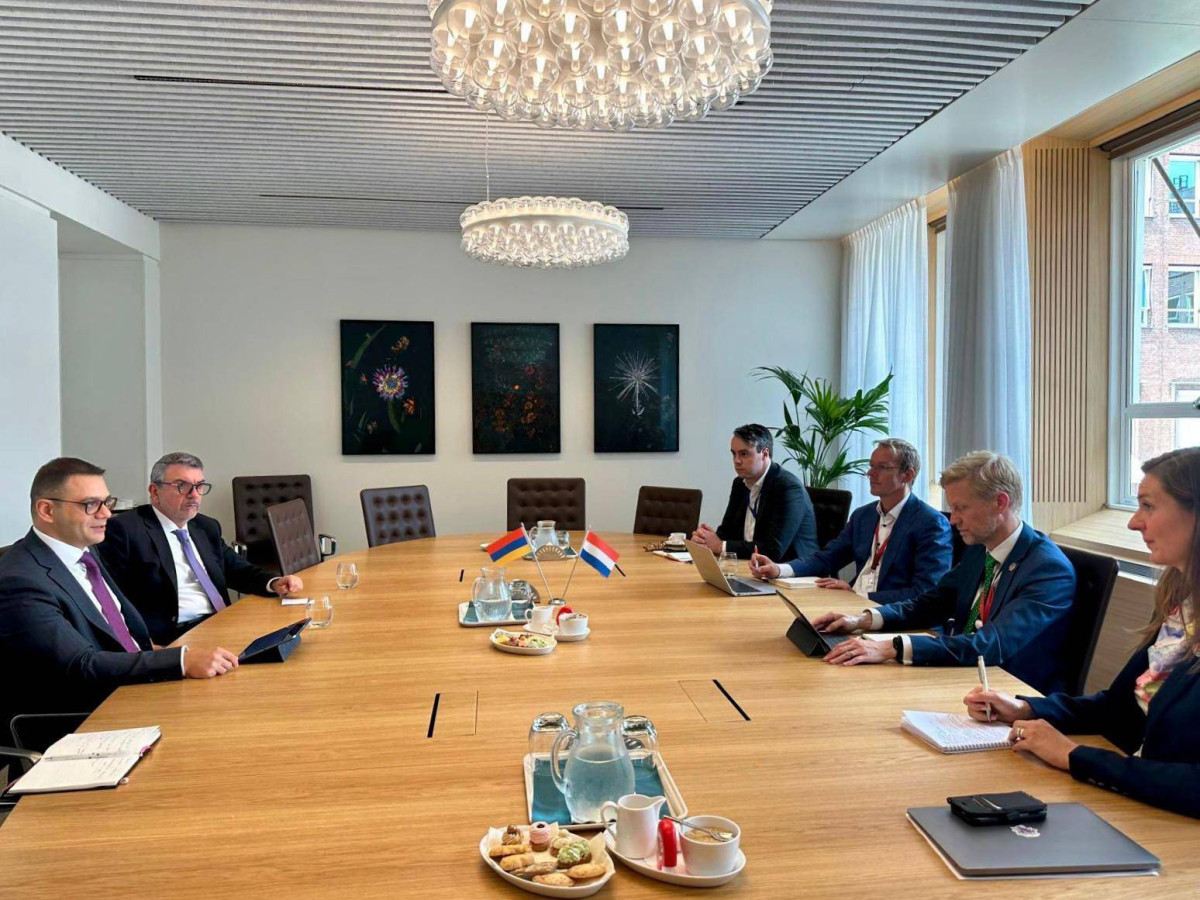 Robert Abisoghomonyan briefed his counterpart on the priorities and vision of Armenia regarding COP17 Conference scheduled in Yerevan