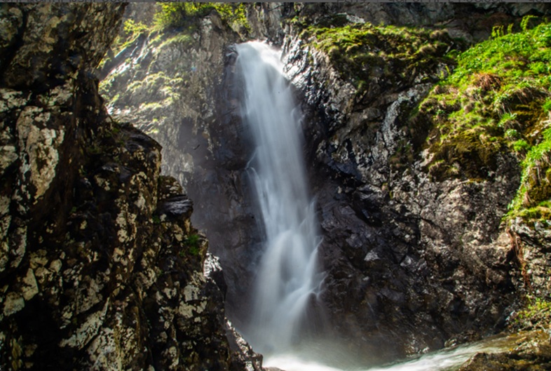 Քաղաքացիները բարձրացել են «Շառաչ ջրվեժ»-ը և չեն կարողացել իջնել․ օգնության են հասել փրկարարները