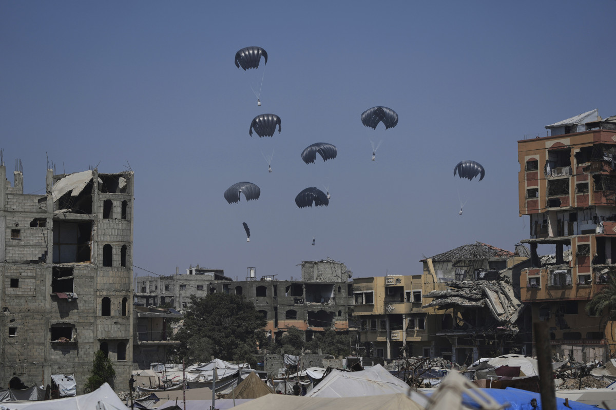 Israel announces daily 10-hour humanitarian pause in parts of Gaza
