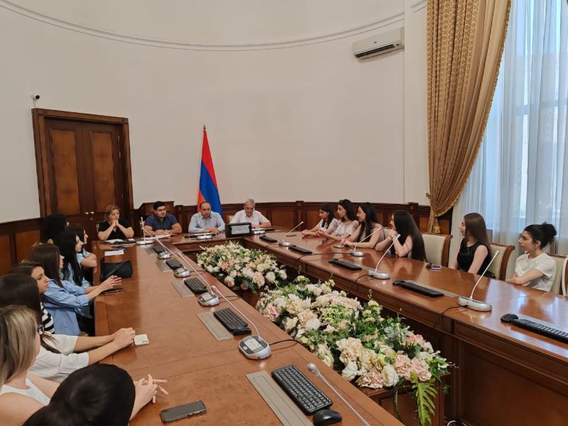 Մի շարք երիտասարդ ուսանողներ որպես փորձնակներ կմիանան Ֆինանսների նախարարության աշխատանքներին