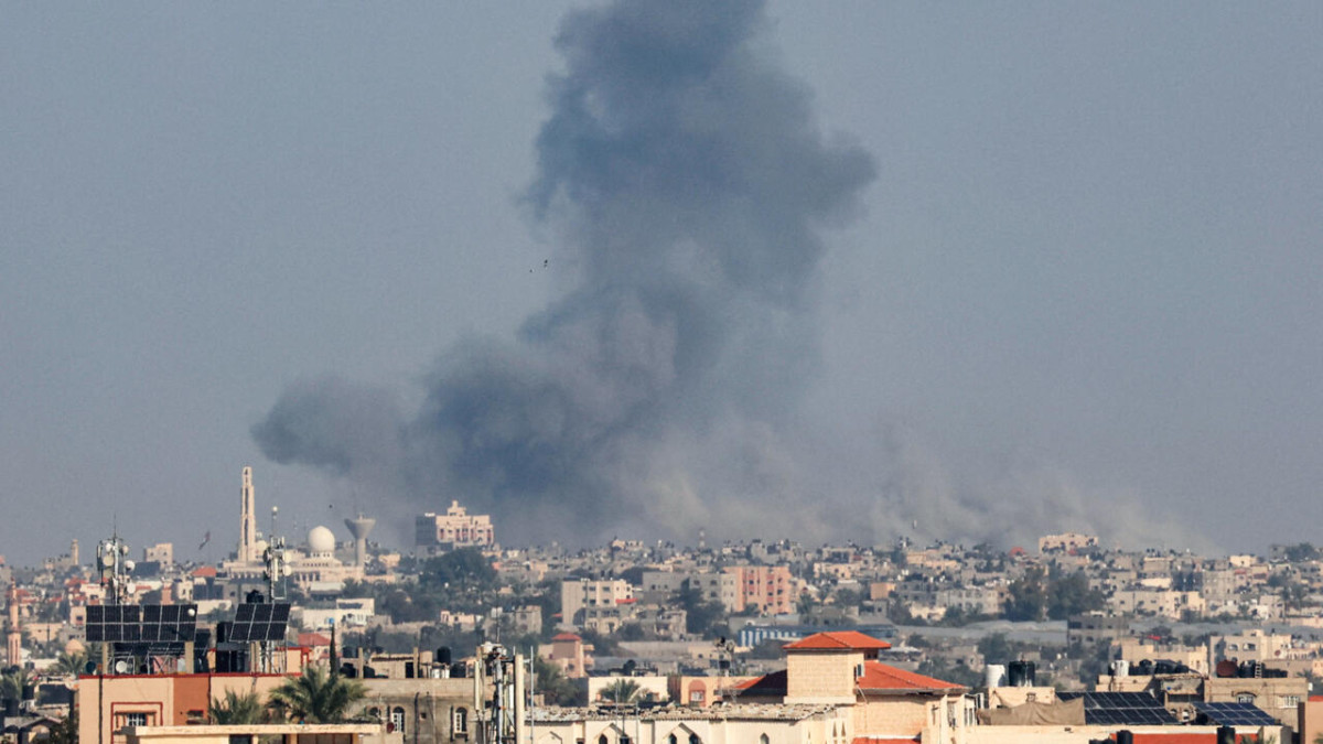 Airstrike rocks Gaza's Khan Younis as Israel announces first steps to take over Gaza City