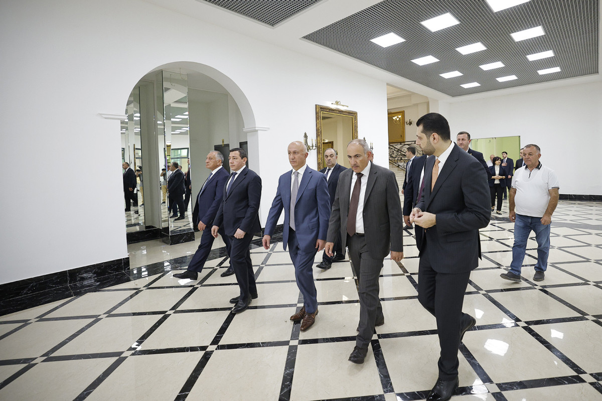Prime Minister familiarizes himself with organizational work for COP17 in Armenia