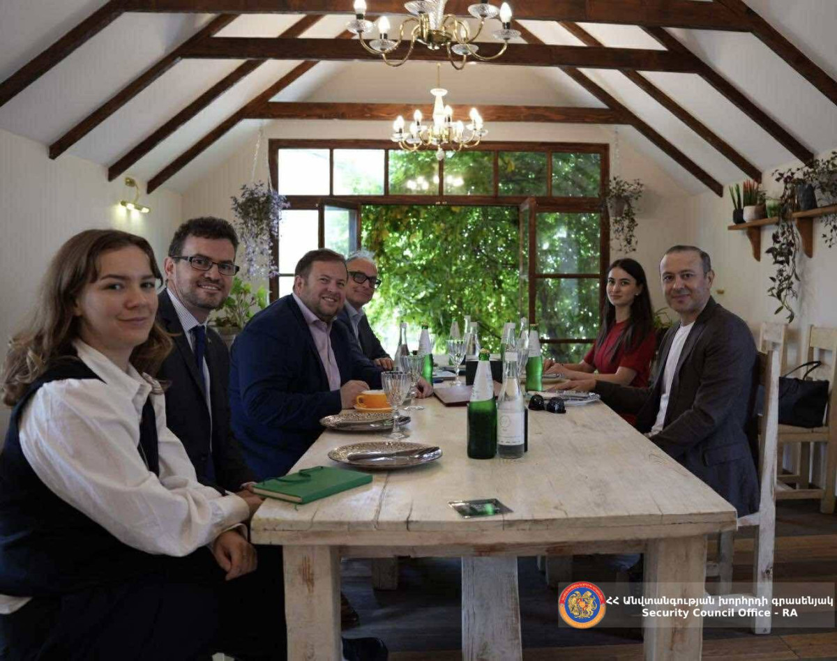 Armen Grigoryan presented to Stephen Doughty agreements reached between Armenia and Azerbaijan in Washington