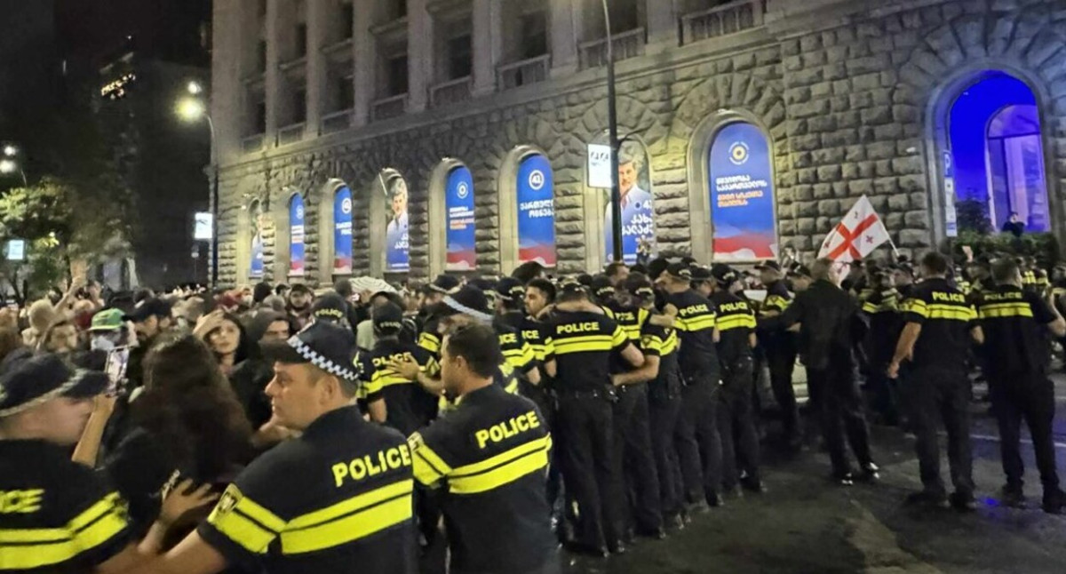 В Тбилиси возле предвыборного штаба Кахи Каладзе прошла акция протеста