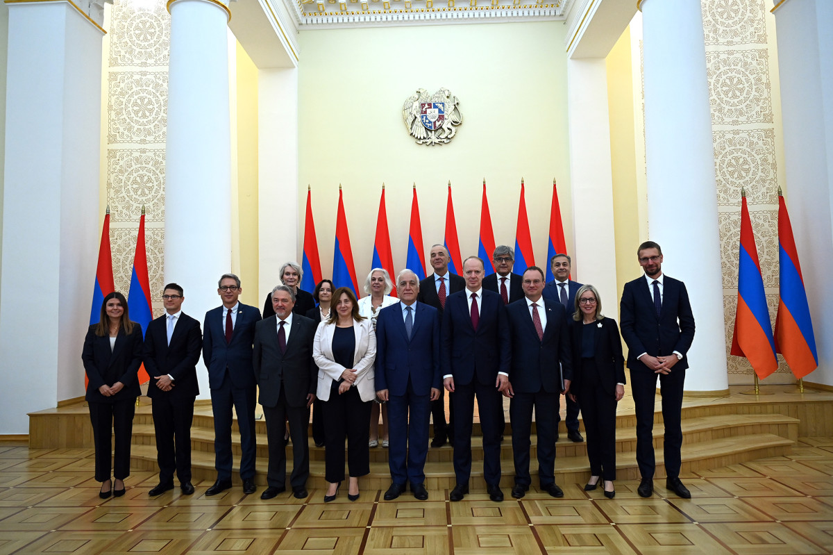 ՀՀ նախագահը ՆԱՏՕ-ում հավատարմագրված դեսպանների հետ քննարկել է գործընկերության օրակարգի առանցքային հարցերը