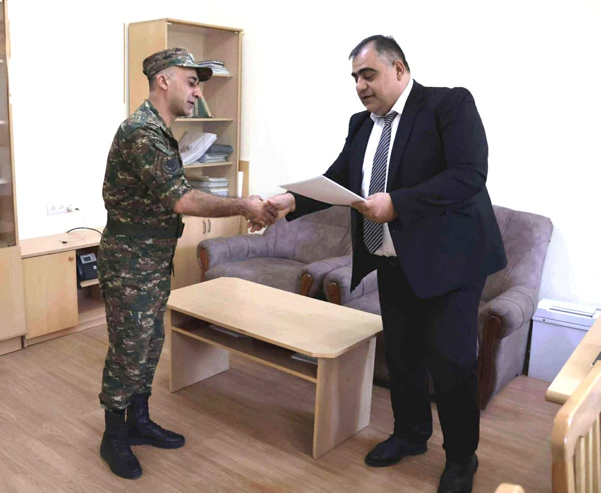 ՊՆ զինծառայողը պարգևատրվել է ՀՀ կարմիրգրքյան արջի քոթոթին փրկելու համար