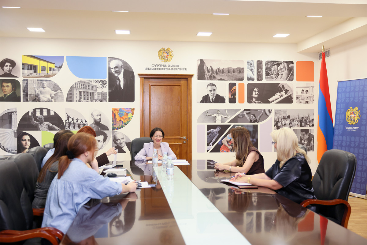 Տարեցտարի թեստային առաջադրանքները բարելավվում են. ԿԳՄՍ նախարարը՝ ուսուցիչների հետ հանդիպմանը