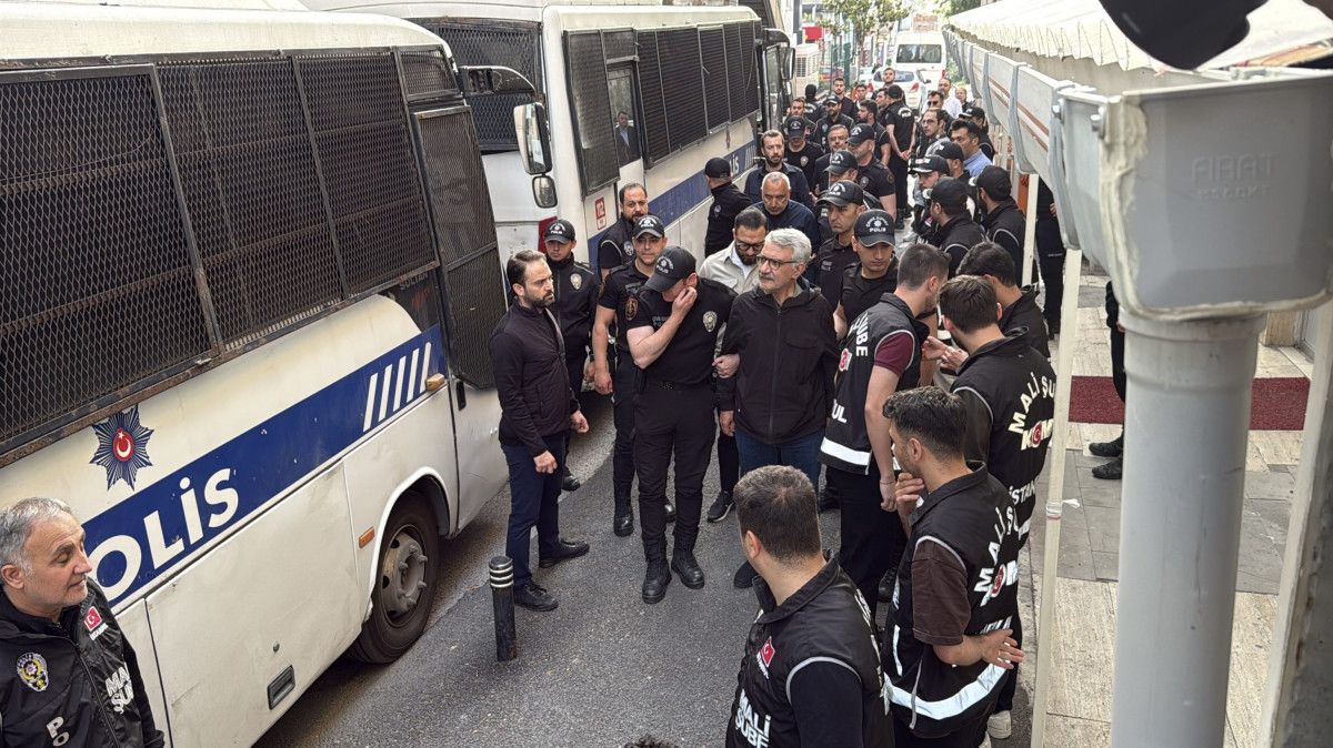 Turkey orders detention of Istanbul district mayor, others in corruption probe, state media says