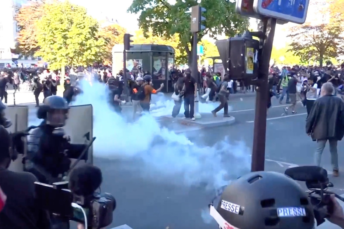 Tense moments in union-led Paris protest, as police use tear gas
