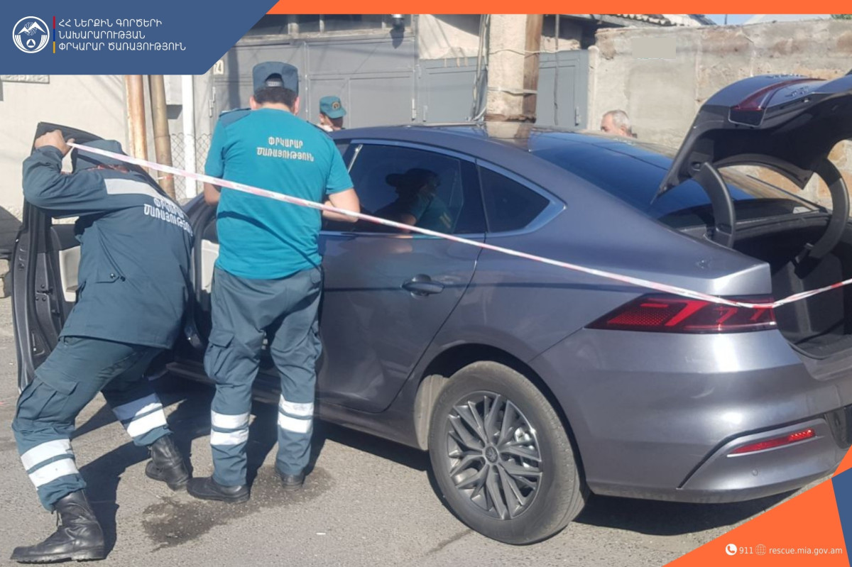 Ավտոմեքենան բախվել է էլեկտրական սյանը․ կա տուժած