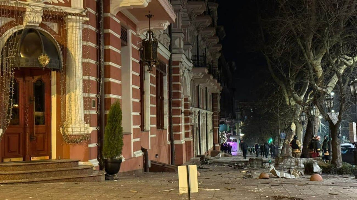 Войска РФ атаковали железную дорогу в Одесской области: есть повреждения, поезда пришлось останавливать