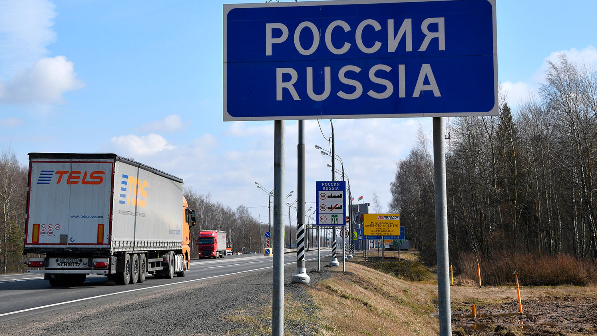 Britain, US and other NATO countries conduct 12-hour aerial surveillance near Russian borders