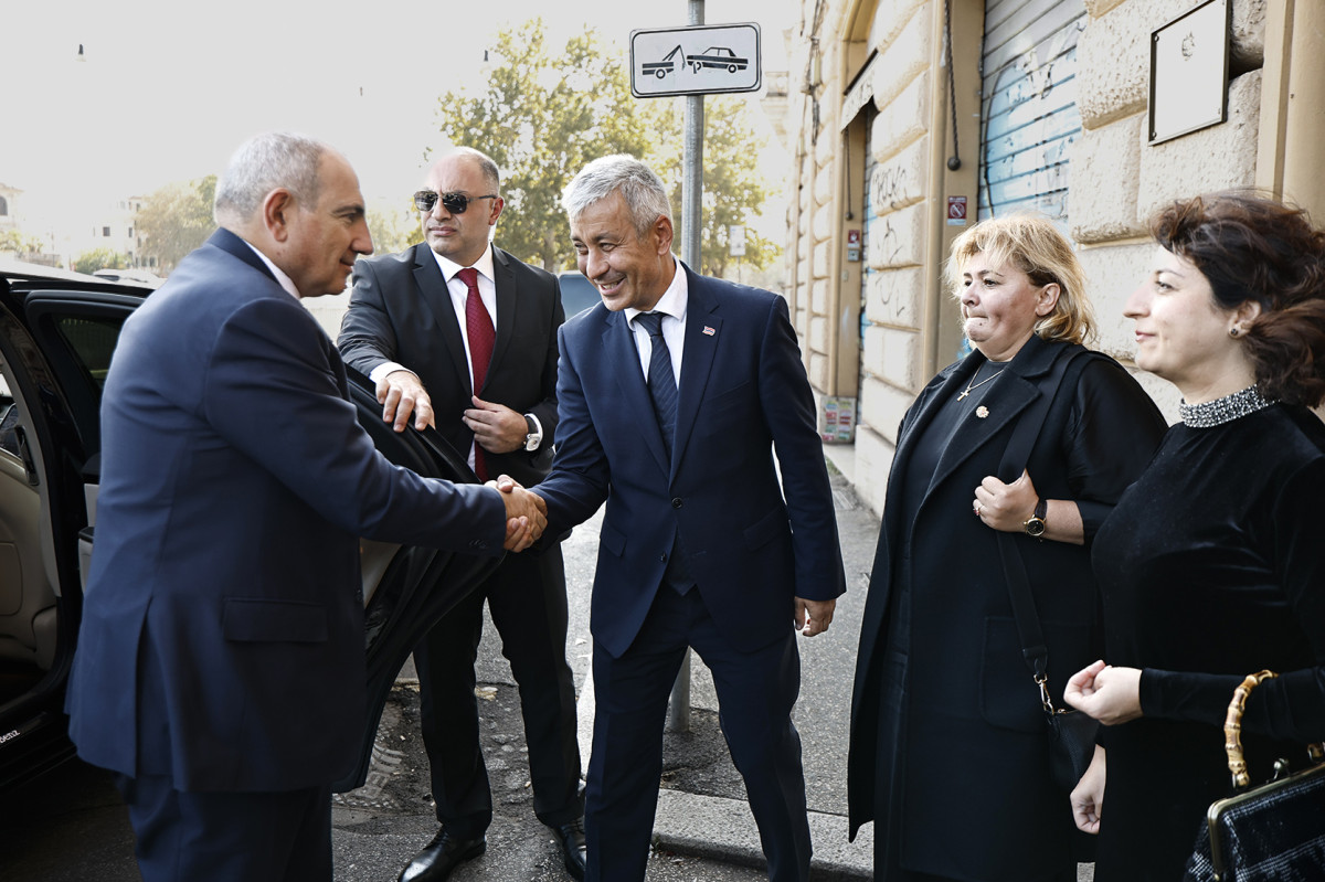 Prime Minister visits the Embassy of the Republic of Armenia in Italy