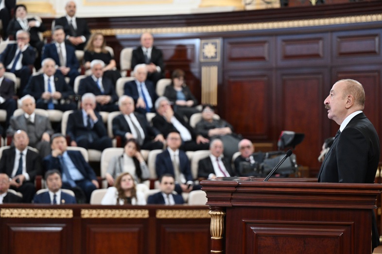 Azərbaycanda neft hasilatı azalır