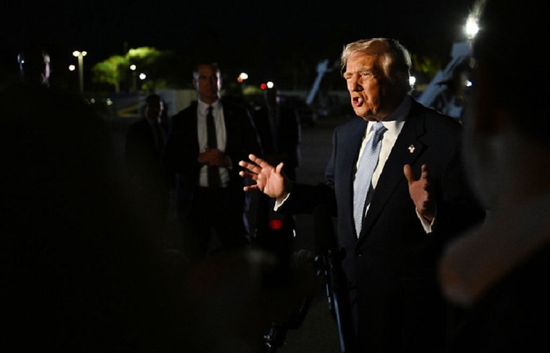 Трамп вновь пригрозил ввести санкции торговым партнерам России: СМИ